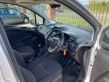 Used Ford Transit Courier 2018 for sale - 76017066: Photo