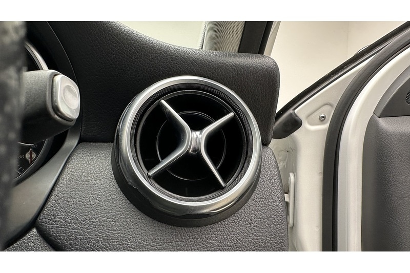 Used Mercedes-Benz GLA 2018 for sale - 77850935: Photo 32