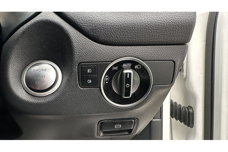 Used Mercedes-Benz GLA 2018 for sale - 77850935: Photo 33