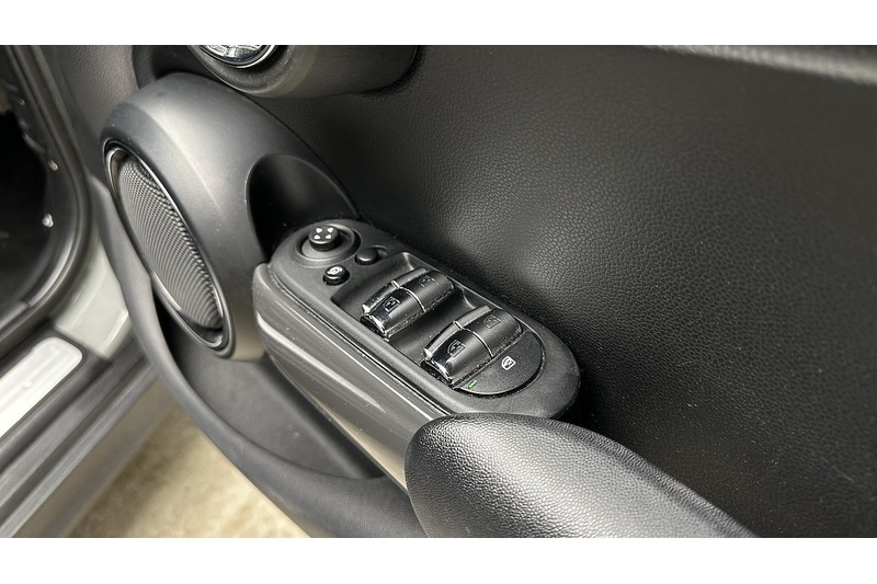 Used MINI Hatch 2019 for sale - 76798878: Photo 30