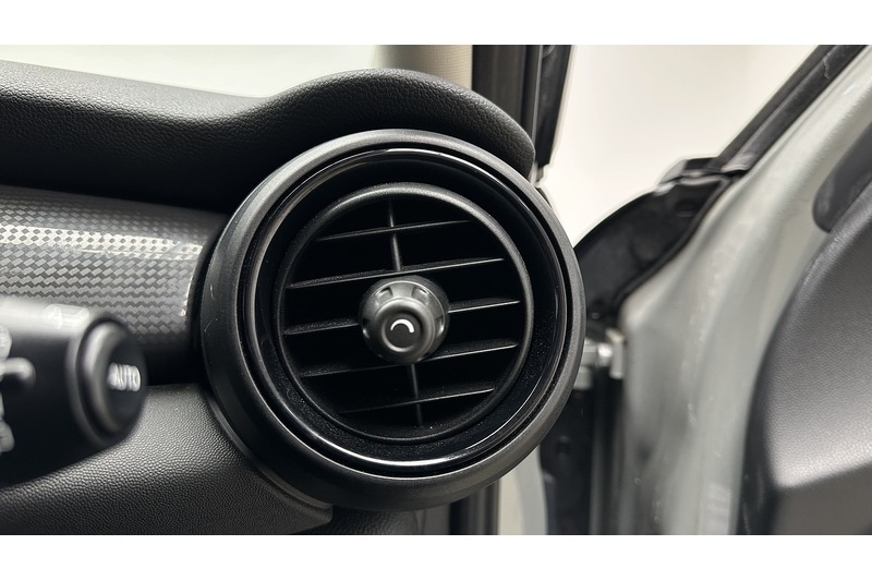 Used MINI Hatch 2019 for sale - 76798878: Photo 32