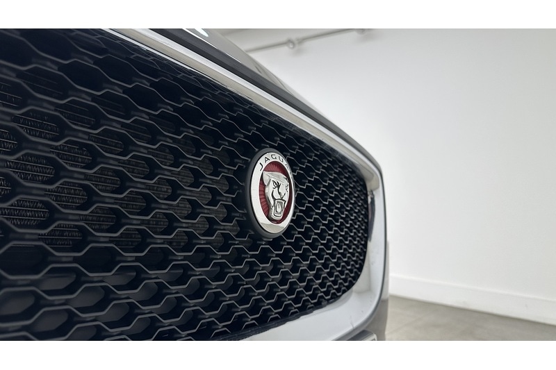 Used Jaguar XE 2015 for sale - 77153971: Photo 18