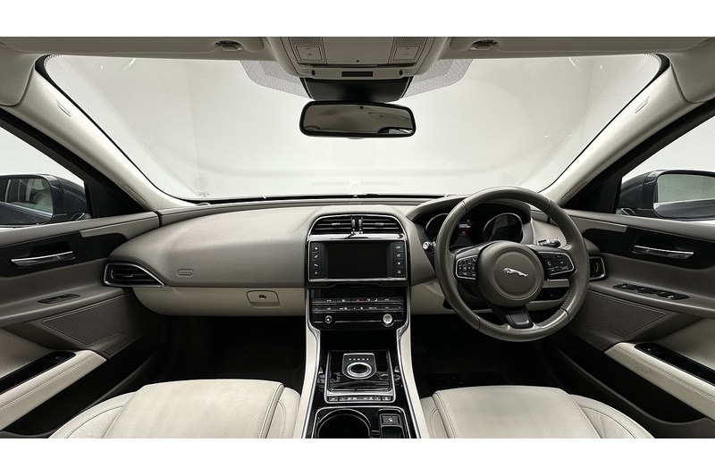 Used Jaguar XE 2015 for sale - 77153971: Photo 2