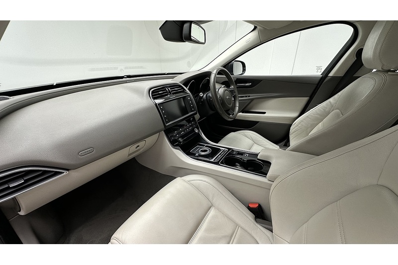 Used Jaguar XE 2015 for sale - 77153971: Photo 20