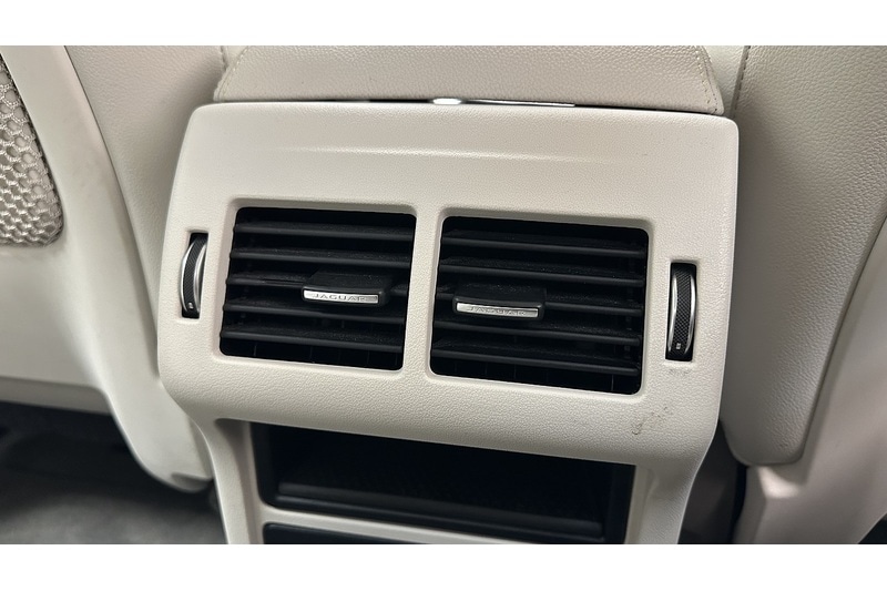 Used Jaguar XE 2015 for sale - 77153971: Photo 25