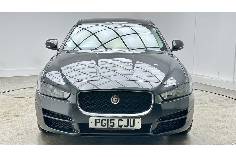 Used Jaguar XE 2015 for sale - 77153971: Photo 4