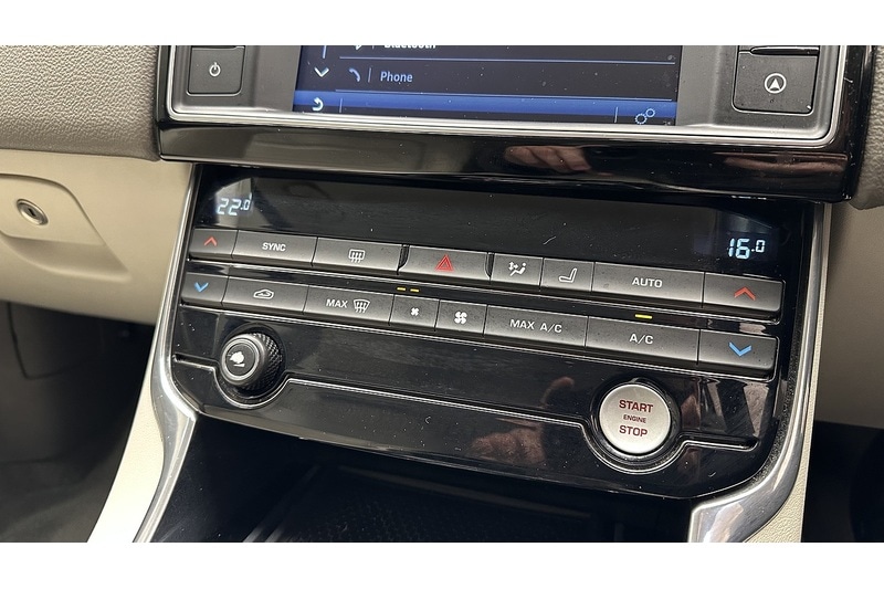 Used Jaguar XE 2015 for sale - 77153971: Photo 40