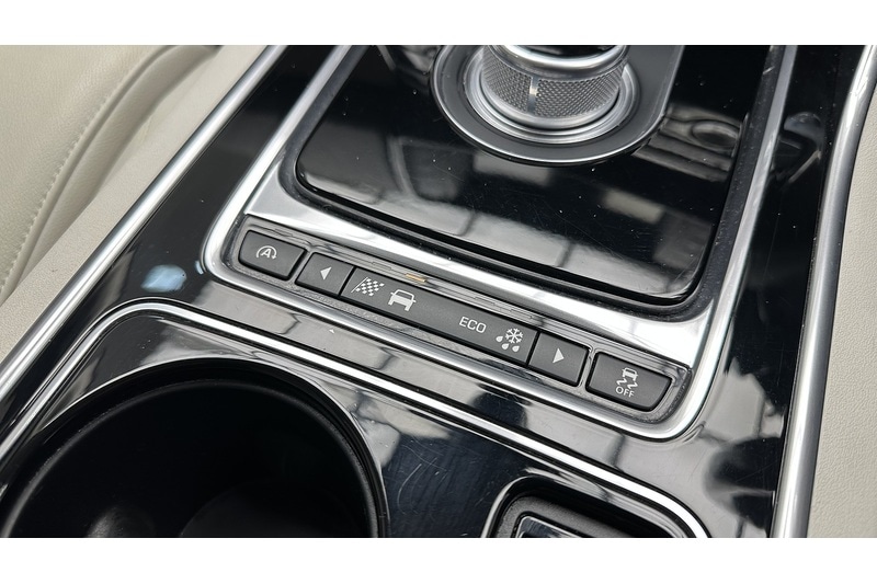 Used Jaguar XE 2015 for sale - 77153971: Photo 42