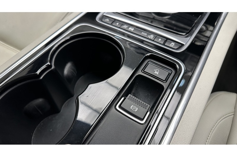 Used Jaguar XE 2015 for sale - 77153971: Photo 43