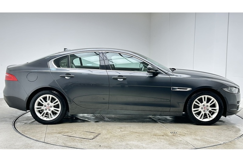 Used Jaguar XE 2015 for sale - 77153971: Photo 5
