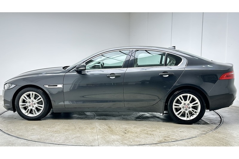 Used Jaguar XE 2015 for sale - 77153971: Photo 7