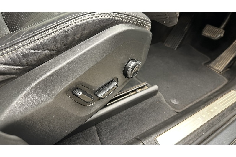 Used Volvo XC60 2019 for sale - 77168560: Photo 32