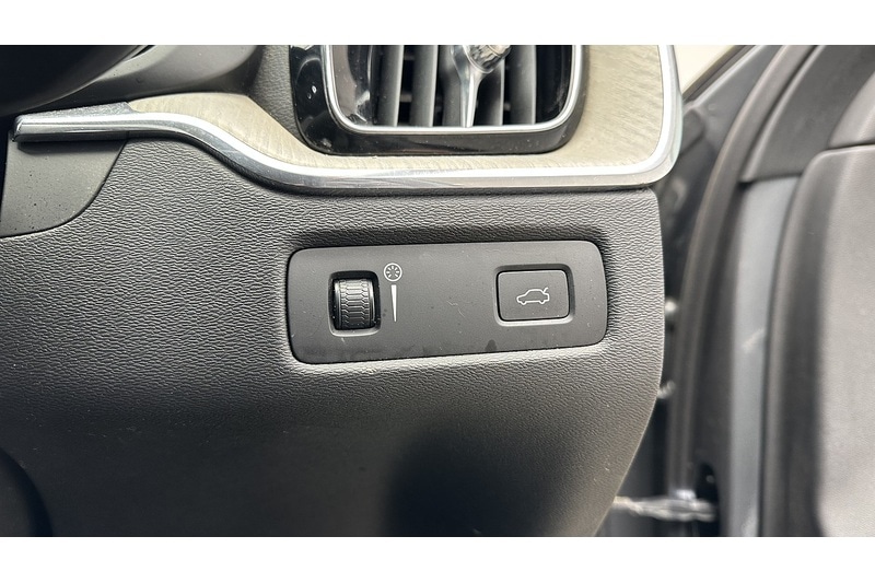 Used Volvo XC60 2019 for sale - 77168560: Photo 34