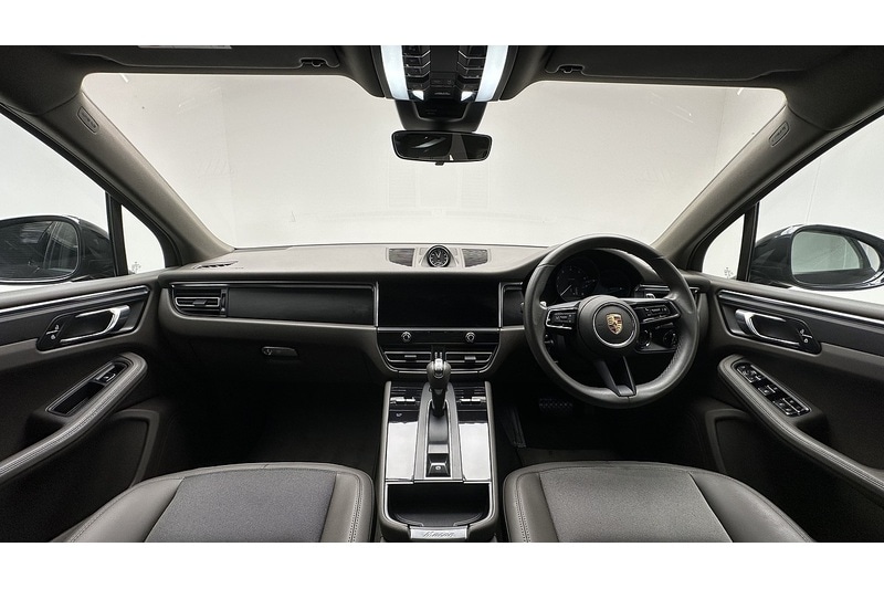 Used Porsche Macan 2023 for sale - 78197537: Photo 2