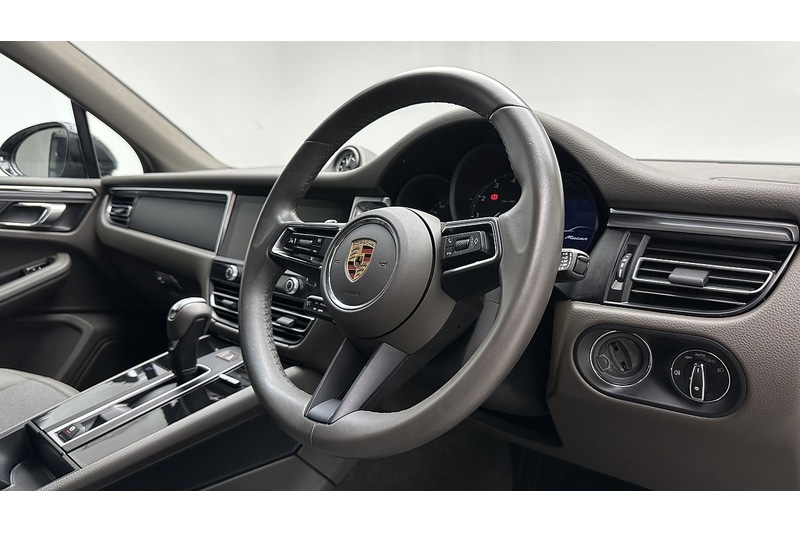 Used Porsche Macan 2023 for sale - 78197537: Photo 26