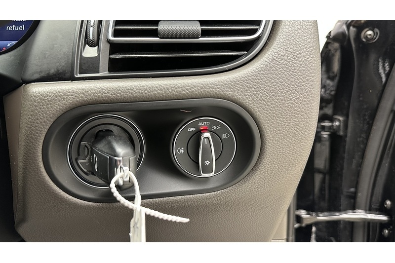 Used Porsche Macan 2023 for sale - 78197537: Photo 31