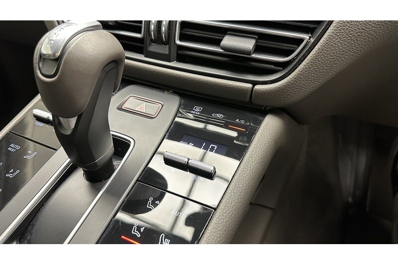 Used Porsche Macan 2023 for sale - 78197537: Photo 44