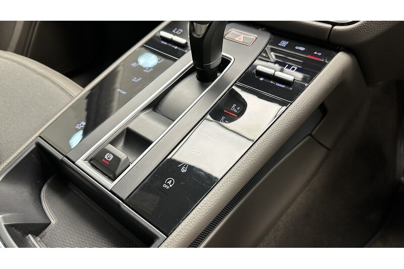 Used Porsche Macan 2023 for sale - 78197537: Photo 46