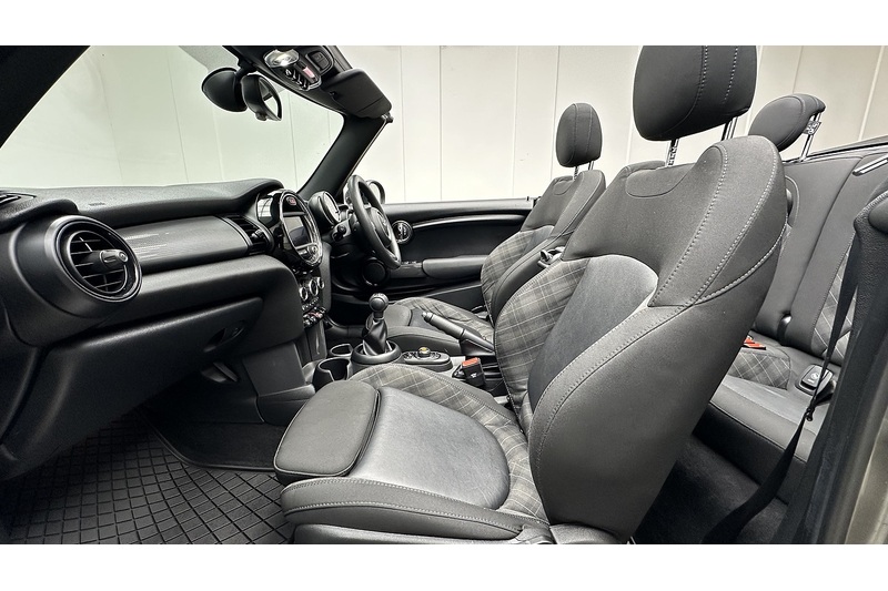 Used MINI Convertible 2018 for sale - 76784605: Photo 19