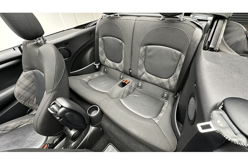 Used MINI Convertible 2018 for sale - 76784605: Photo 21