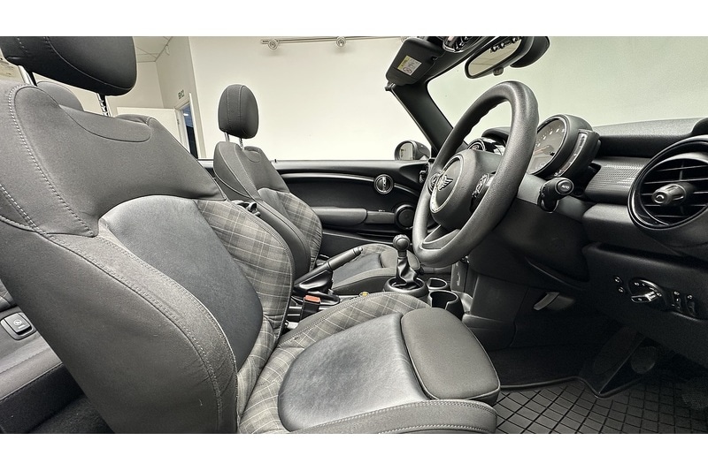 Used MINI Convertible 2018 for sale - 76784605: Photo 27