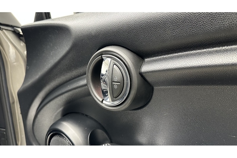 Used MINI Convertible 2018 for sale - 76784605: Photo 31