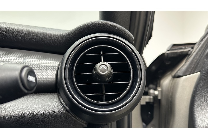 Used MINI Convertible 2018 for sale - 76784605: Photo 32