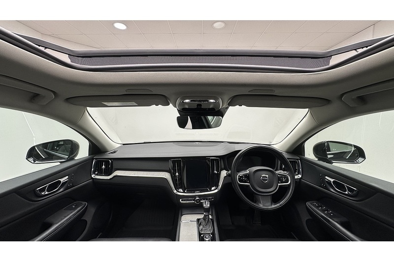 Used Volvo V60 2018 for sale - 77937348: Photo 2