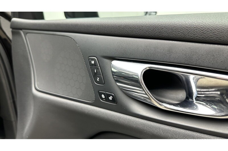 Used Volvo V60 2018 for sale - 77937348: Photo 37