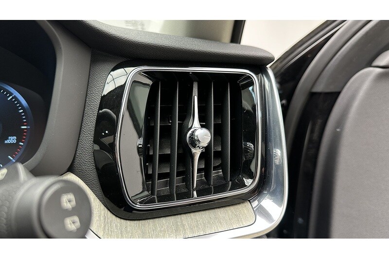 Used Volvo V60 2018 for sale - 77937348: Photo 38