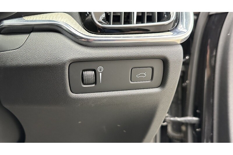 Used Volvo V60 2018 for sale - 77937348: Photo 39