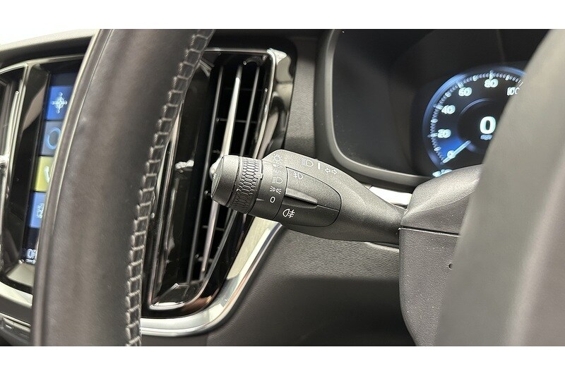 Used Volvo V60 2018 for sale - 77937348: Photo 40