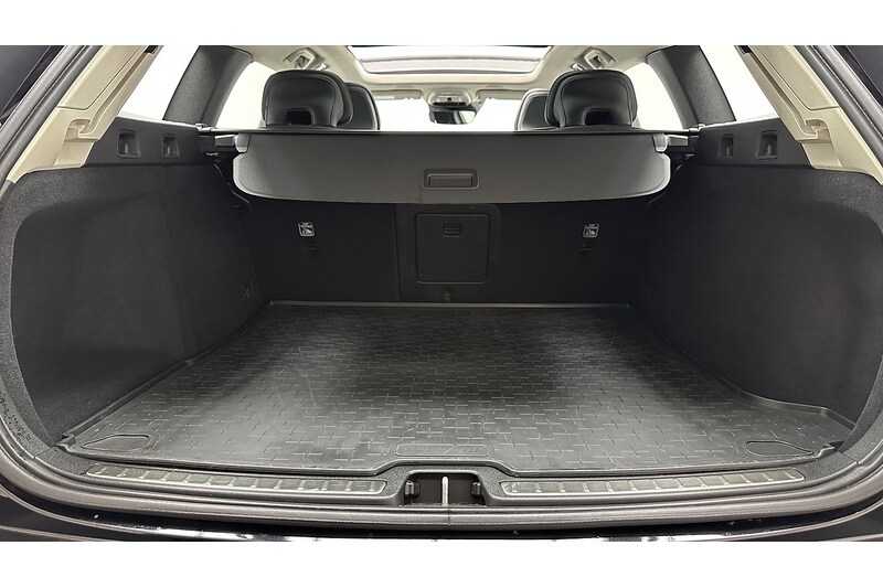 Used Volvo V60 2018 for sale - 77937348: Photo 57