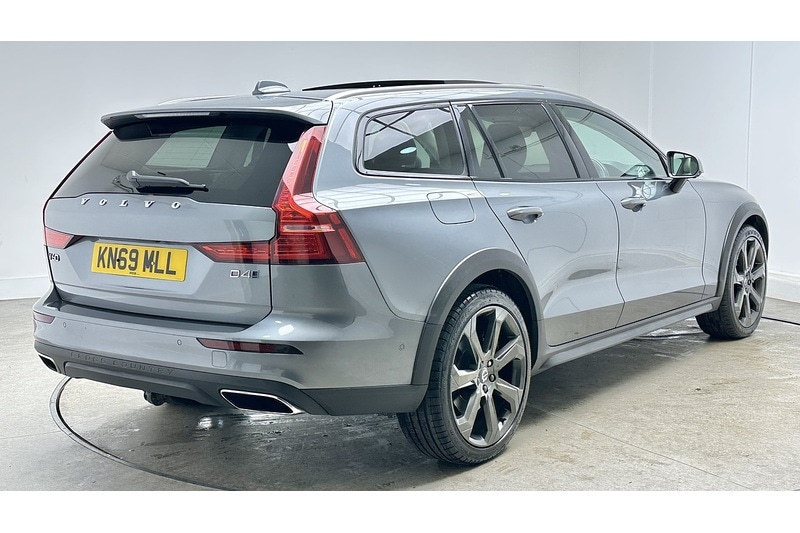 Used Volvo V60 2019 for sale - 76784300: Photo 10