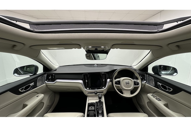 Used Volvo V60 2019 for sale - 76784300: Photo 2