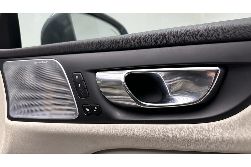 Used Volvo V60 2019 for sale - 76784300: Photo 37