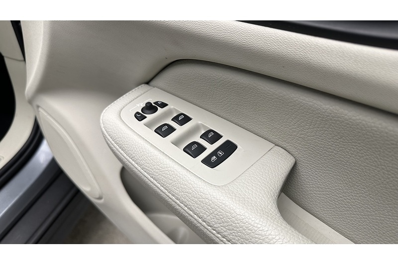 Used Volvo V60 2019 for sale - 76784300: Photo 39