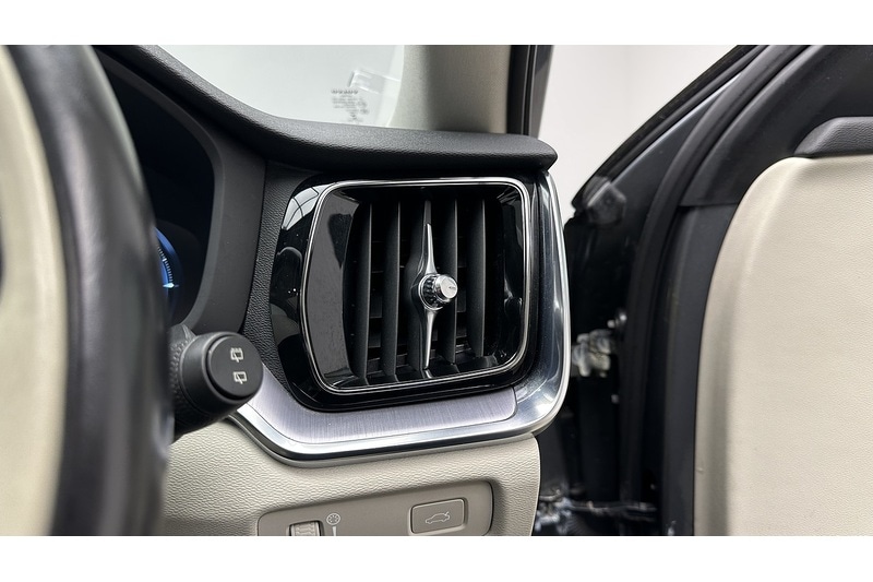 Used Volvo V60 2019 for sale - 76784300: Photo 41