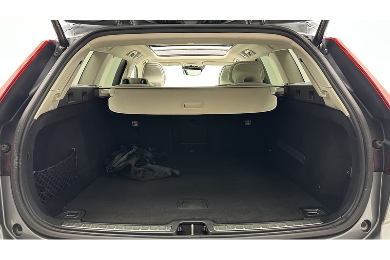 Used Volvo V60 2019 for sale - 76784300: Photo 57