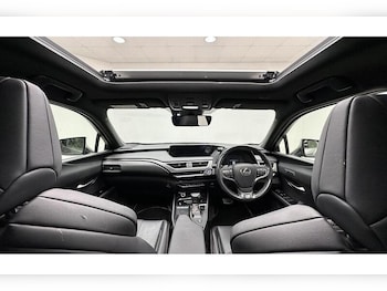 Used Lexus UX 2019 for sale - 76784533: Photo