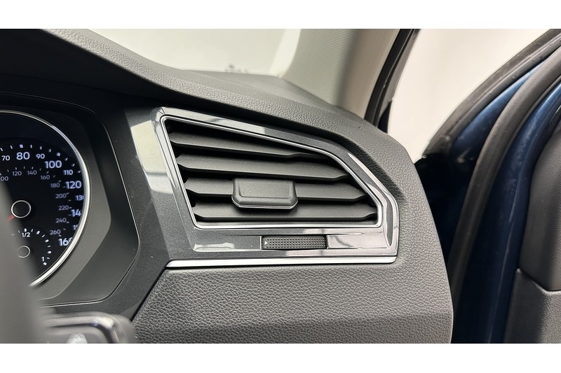 Used Volkswagen Tiguan 2021 for sale - 77003320: Photo 31