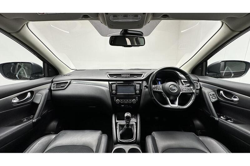 Used Nissan Qashqai 2017 for sale - 76784507: Photo 2