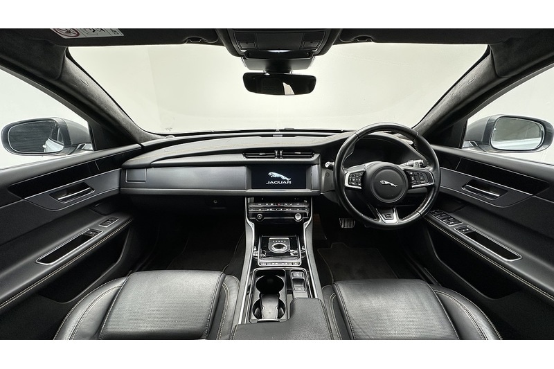 Used Jaguar XF 2019 for sale - 76784588: Photo 2
