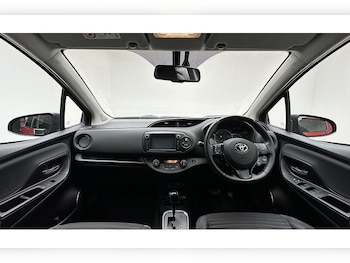 Used Toyota Yaris 2015 for sale - 76784419: Photo