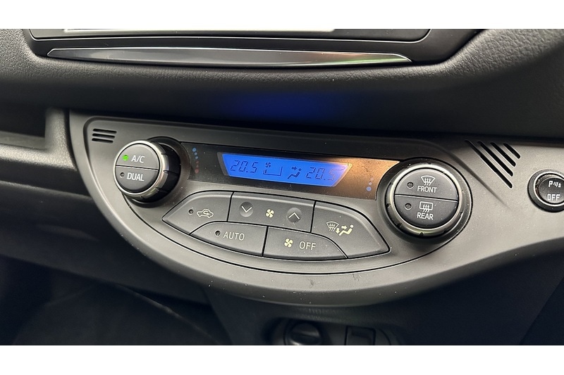 Used Toyota Yaris 2015 for sale - 76784419: Photo 46