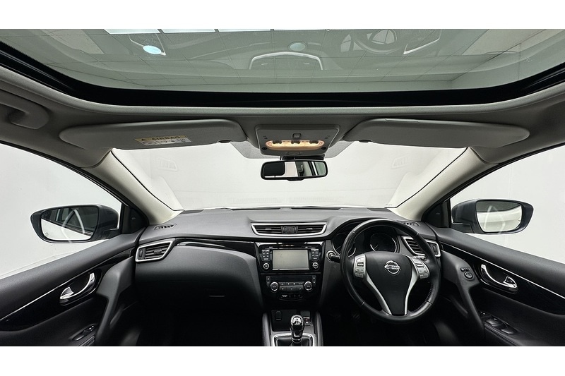 Used Nissan Qashqai 2017 for sale - 77153975: Photo 2