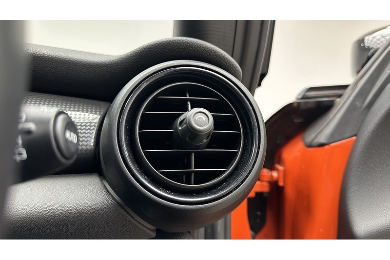 Used MINI Hatch 2019 for sale - 76784479: Photo 32