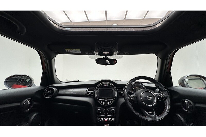 Used MINI Hatch 2018 for sale - 76896578: Photo 2