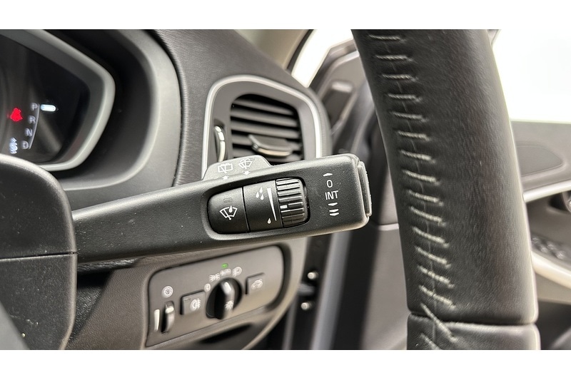 Used Volvo V40 2017 for sale - 78016599: Photo 32