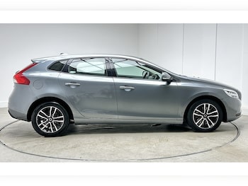 Used Volvo V40 2018 for sale - 79514513: Photo